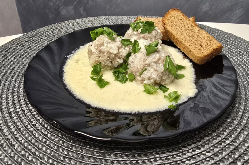 Meatballs with white sauce