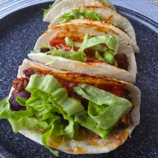 📸✨ Just pulled these beef & bean tacos with mozzarella out of the oven and OMG… crispy edges, melty cheese, juicy beef filling. 🔥🌮Cut tortillas into little rounds, filled them with spiced ground beef + red beans, topped with mozzarella and baked until golden. Added some lutenitsa (my Balkan twist ❤️) and fresh iceberg on top for that crunch.Honestly, they disappeared in minutes. Perfect for movie night, game day, or when you just want tacos but with a cheesy oven-baked vibe.👉 Full recipe now live on myyummymeals.cooking
✨#tacos #homemadefood #easyrecipes #ovenbaked #texmex #foodielife #comfortfood