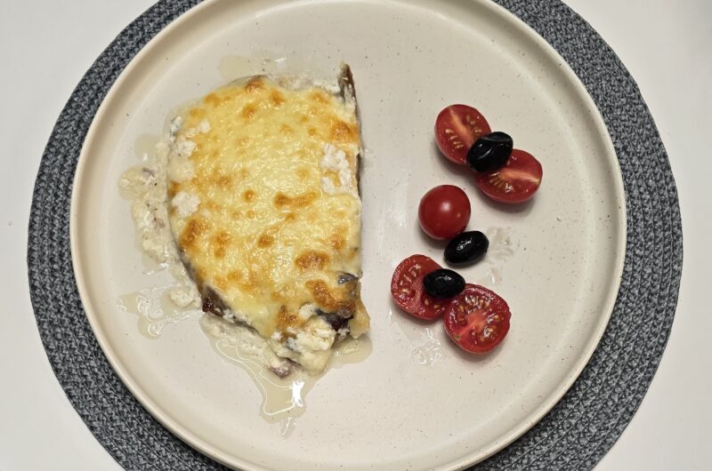 Pork chop with cooking cream and mozzarella