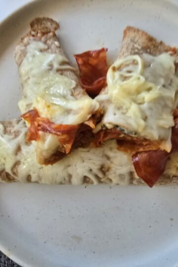 Tortilla with chorizo and blue cheese