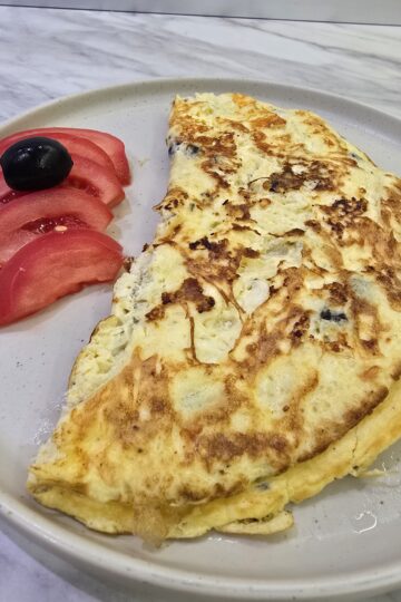 Omelette with mozzarella