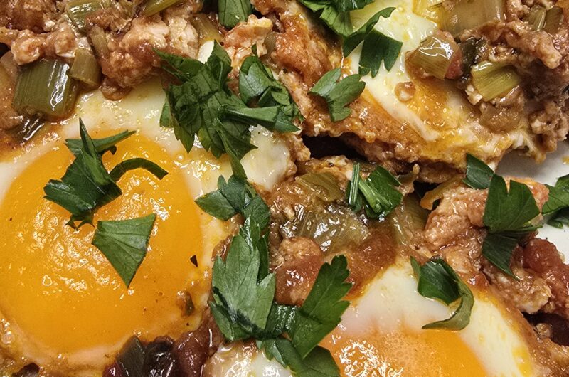 Easy eggs with leek and spring onion