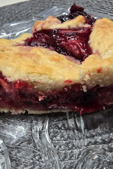 Pie with berries and sour cherries