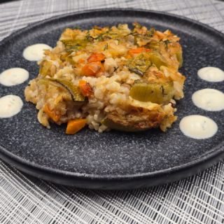 Wholesome comfort food with a Mediterranean twist 🌍✨
This oven-baked Zucchini with Brown Rice is light, nourishing, and full of flavor. Fresh zucchini, sweet carrots, and nutty brown rice baked together until perfectly tender – topped with parsley and dill for a refreshing finish.Perfect for meal prep, family dinners, or anyone looking for a healthy yet filling dish! 🥒🍚👉 Save this recipe for later & tag me if you try it!myyummymeals.cooking💚 Would you enjoy this with Greek yogurt on the side?#HealthyRecipes #VegetarianMeals #MediterraneanFood #BrownRice #ZucchiniLove #MeatlessMonday #MyYummyMeals
