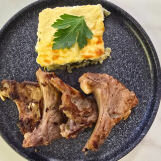 Golden, juicy, and full of flavor 🥩✨
These pan-seared lamb chops are all about simplicity done right.📌 Ingredients:
• 500 g lamb chops
• 50 g butter
• 1 tbsp olive oil
• Juice of ½ lemon
• 1 garlic clove
• Fresh rosemary
• Salt & black pepperFresh rosemary, garlic, and butter come together to create that irresistible aroma and rich, savory crust. Sear them hot, let them caramelize, and finish with that buttery glaze… pure magic in every bite.Crispy on the outside, tender on the inside — exactly how lamb should be.👉 Find the full recipe here: https://myyummymeals.cooking/quick-tender-baby-lamb-chops-with-rosemary-garlic-and-lemon/Ready in about 40 minutes — quick, easy, and incredibly delicious ()#lambchops #homecooking #foodlover #instafood #foodstagram #comfortfood #easyrecipes #foodphotography #meatlover #dinnerideas