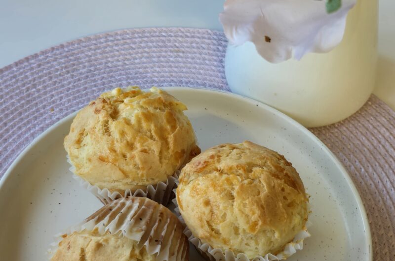 Easy muffins with cheese and mozzarella