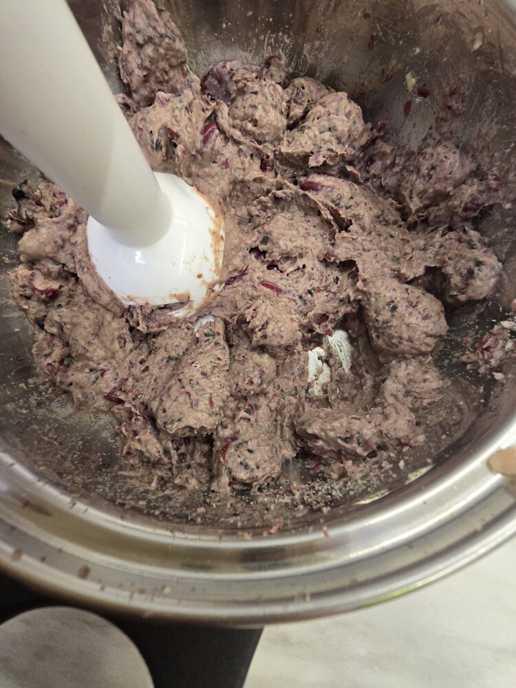 Smashed red bean with olives