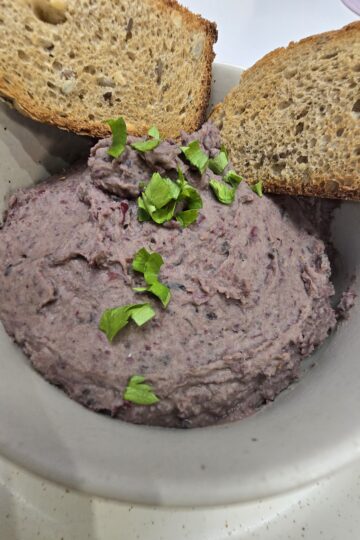 Red bean with olives
