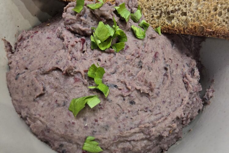 Red bean with olives