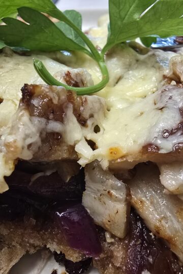 Baguette with caramelized onion and bacon