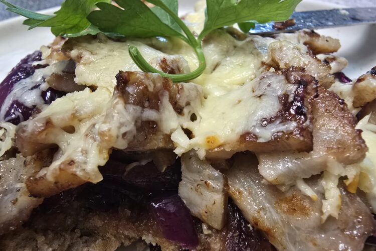 Baguette with caramelized onion and bacon