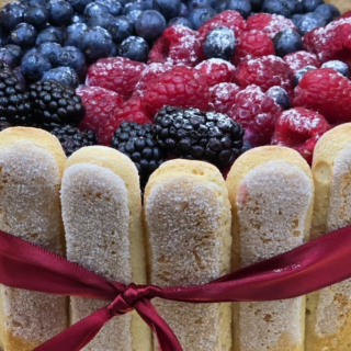 Instagram Reel CaptionNo-bake blueberry mascarpone charlotte cake 💙🍓
Creamy layers, fresh berries, zero baking.Ingredients:
• 45 ladyfingers (≈450 g)
• 125 g butter, melted
• 250 g mascarpone
• 120 g powdered sugar
• 500 g sour cream
• 1 tbsp gelatin + 3 tbsp cold water
• 450 g fresh berries (blueberries, raspberries, blackberries)
• Food coloring (optional)Preparation:
Crush 20 ladyfingers and mix with melted butter.
Press into the base and line the ring with whole ladyfingers.
Mix mascarpone, sugar, and sour cream.
Add bloomed gelatin and beat until smooth.
Layer cream, broken ladyfingers, and berries.
Chill, decorate with fruit, and let set overnight.No oven.
Just pure dessert elegance ✨Save for later 💾
Full recipe on the blog 💻https://myyummymeals.cooking/fantastic-berry-charlotte-cake-with-ladyfingers-and-mascarpone-video/