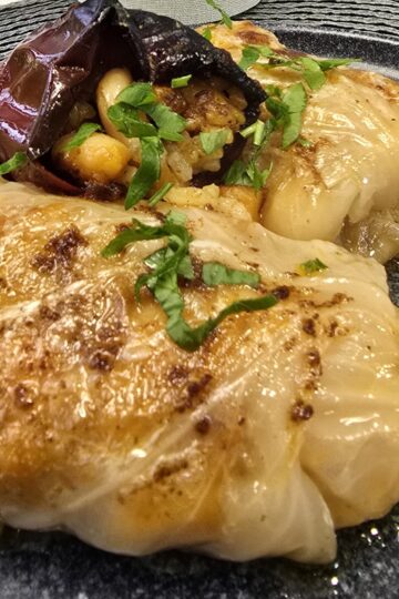 Sour cabbage and dried peppers stuffed with rice and bean