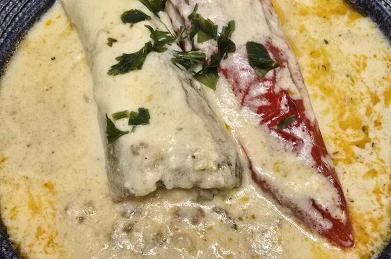 Stuffed peppers with minced meat and rice