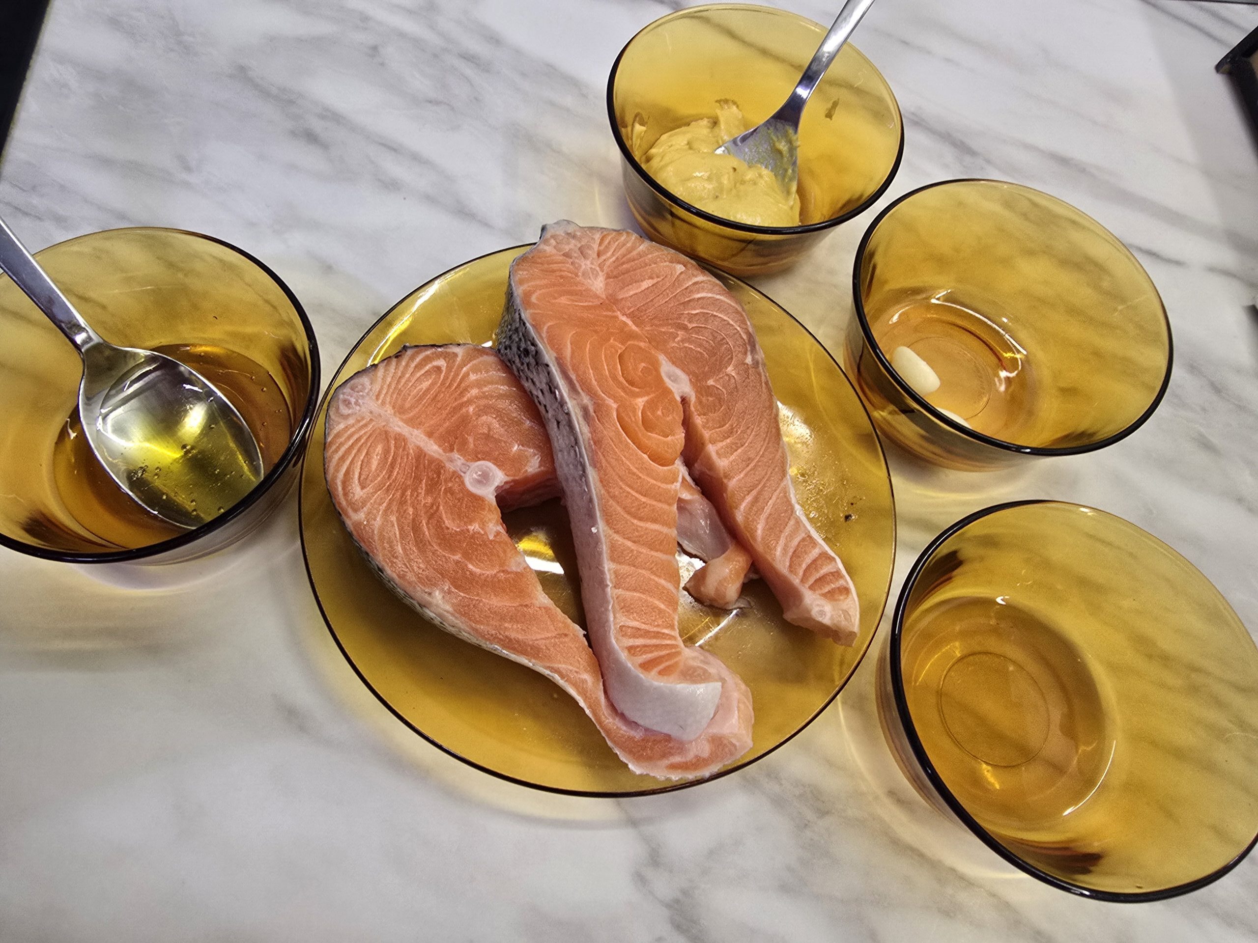 Salmon cutlets with mustard and honey