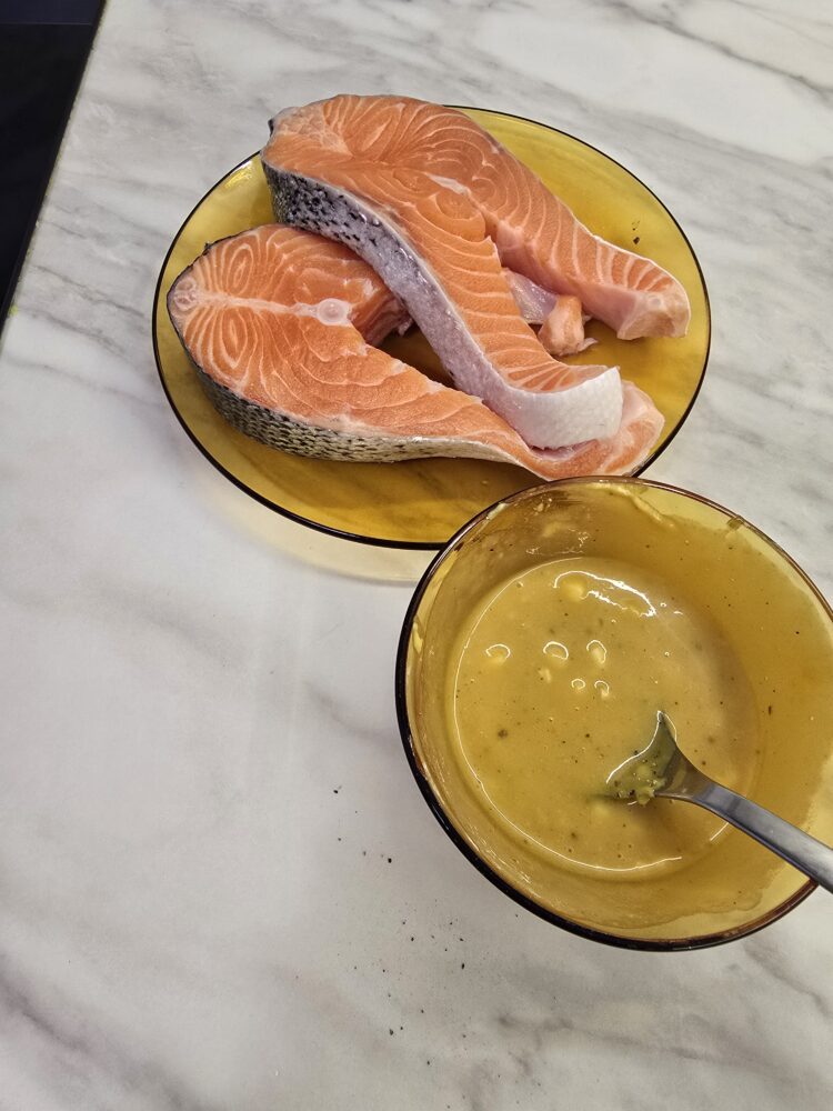 Salmon cutlets with mustard and honey