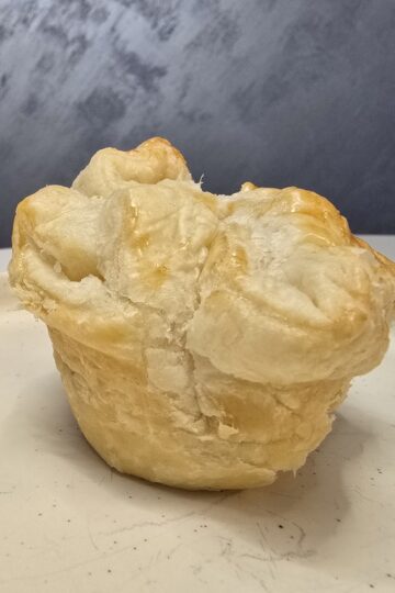 Puff pastry with bacon and blue cheese