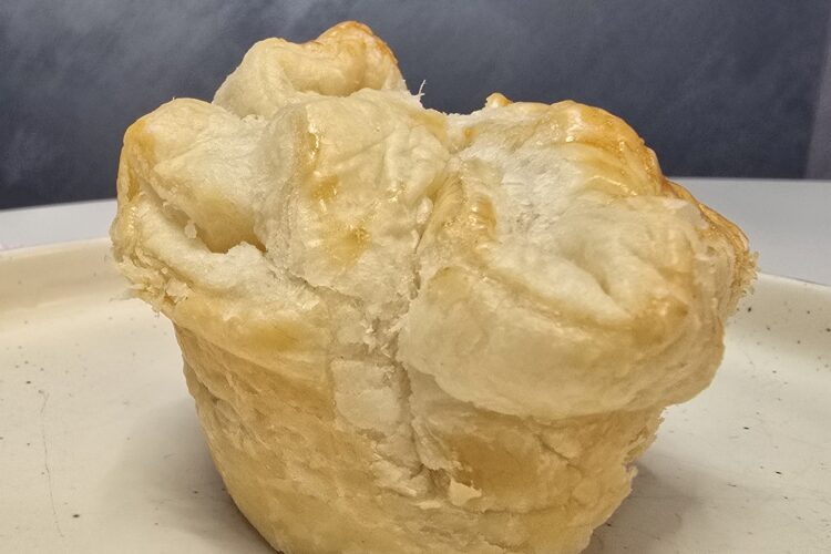 Puff pastry with bacon and blue cheese