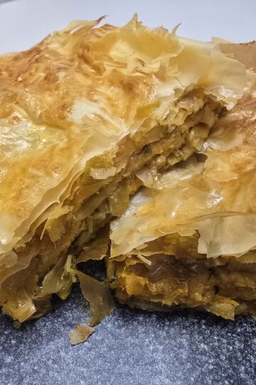 Banitsa with onion Luchnik