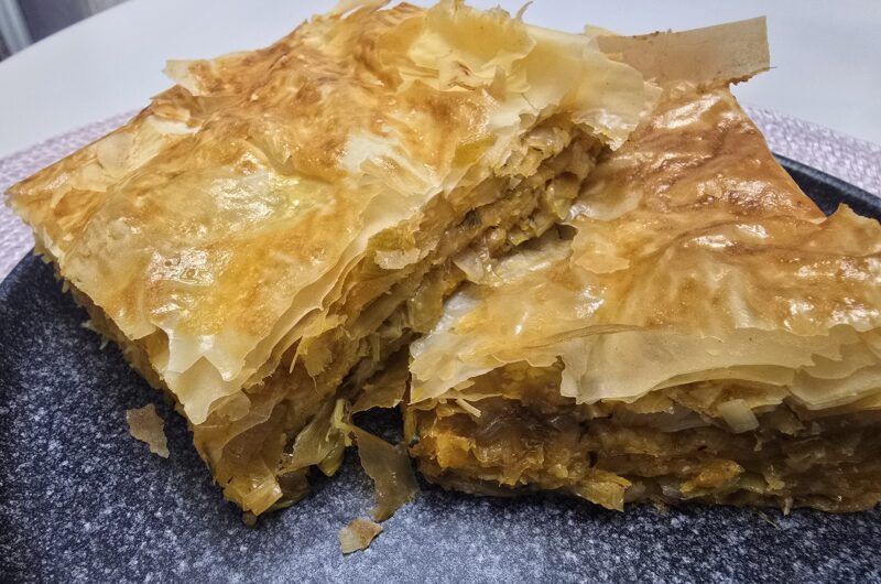 Banitsa with onions (Luchnik)