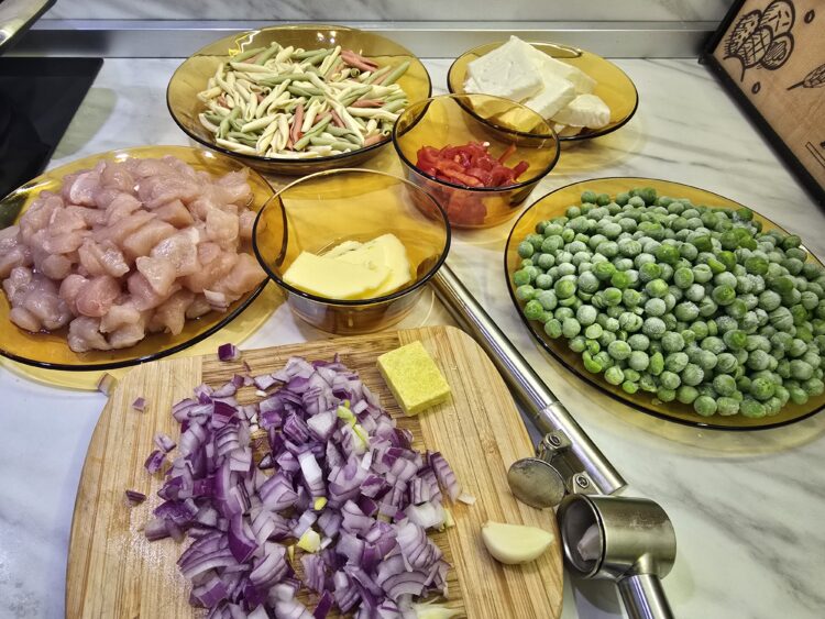 Fusilli with chicken and cream cheese