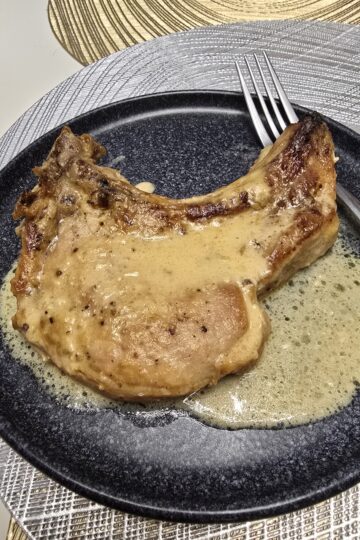 Pork cutlet with mustard and cream