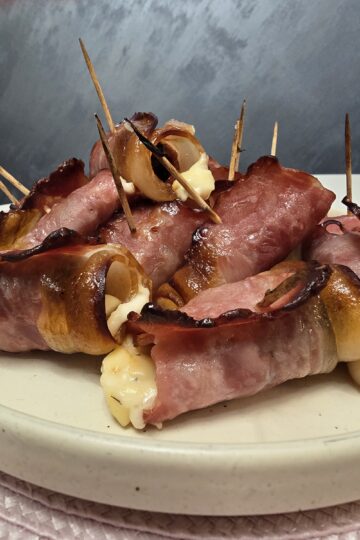 Bacon rolls with prunes