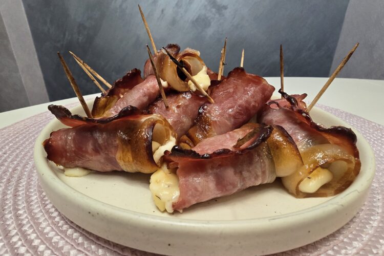 Bacon rolls with prunes