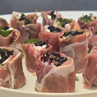 Prosciutto rolls with burrata, sun-dried tomatoes & mixed greens drizzled with balsamic ✨
Delicate prosciutto wrapped around creamy burrata and flavorful sun-dried tomatoes, served on a fresh mix of salad leaves and finished with a light balsamic drizzle. Simple, elegant, and full of Mediterranean character 🥗🥓Ingredients:
• Prosciutto
• Burrata
• Sun-dried tomatoes
• Mixed salad greens
• Balsamic glazeYou must try 😋Comment and follow for like it 😉
#prosciutto #burrata #sundriedtomatoes #mixedgreens #balsamic #italianinspired #gourmetfood #foodlover #simpleandsophisticated