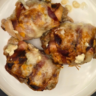 ✨ Juicy, cheesy, and wrapped in love (and bacon)!
These Chicken Bacon Rolls with Cream Cheese & Pickles are pure comfort on a plate — tender marinated chicken thighs, creamy melted cheese, smoky bacon, and a burst of flavor from olives and sun-dried tomatoes.Perfect for a cozy dinner or to impress your guests — they look fancy but are incredibly easy to make. 🤩🔥 Save this recipe for later and tag me when you try it!
Full recipe is now on https://myyummymeals.cooking/fast-and-easy-chicken-bacon-rolls-with-cream-cheese/ 💛🥓 #ChickenBaconRolls #BaconLovers #CheesyGoodness #HomeCooking #EasyDinner #YummyMeals #DinnerInspo #FoodPhotography #FoodieDelight #ChickenRecipes #OvenBaked #ComfortFood #CookingAtHome #InstaFood #HomemadeWithLove