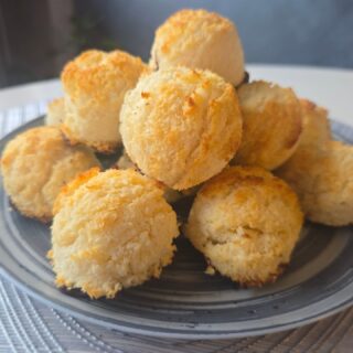 Golden on the outside, soft and chewy on the inside 🤍🥥
These coconut cookies with sweetened condensed milk are pure little bites of heaven—rich, moist, and irresistibly delicious. Perfect with a cup of coffee or as a quick homemade treat when you’re craving something sweet ✨
Made with just a few simple ingredients, but packed with tropical flavor 🌴
Who’s ready to grab one (or three)? 😍
If you want the recipe, comment “recipe” below 👇
#coconutcookies #homemadegoodness #sweettooth #dessertlover #easyrecipes #bakinglove #tropicalvibes