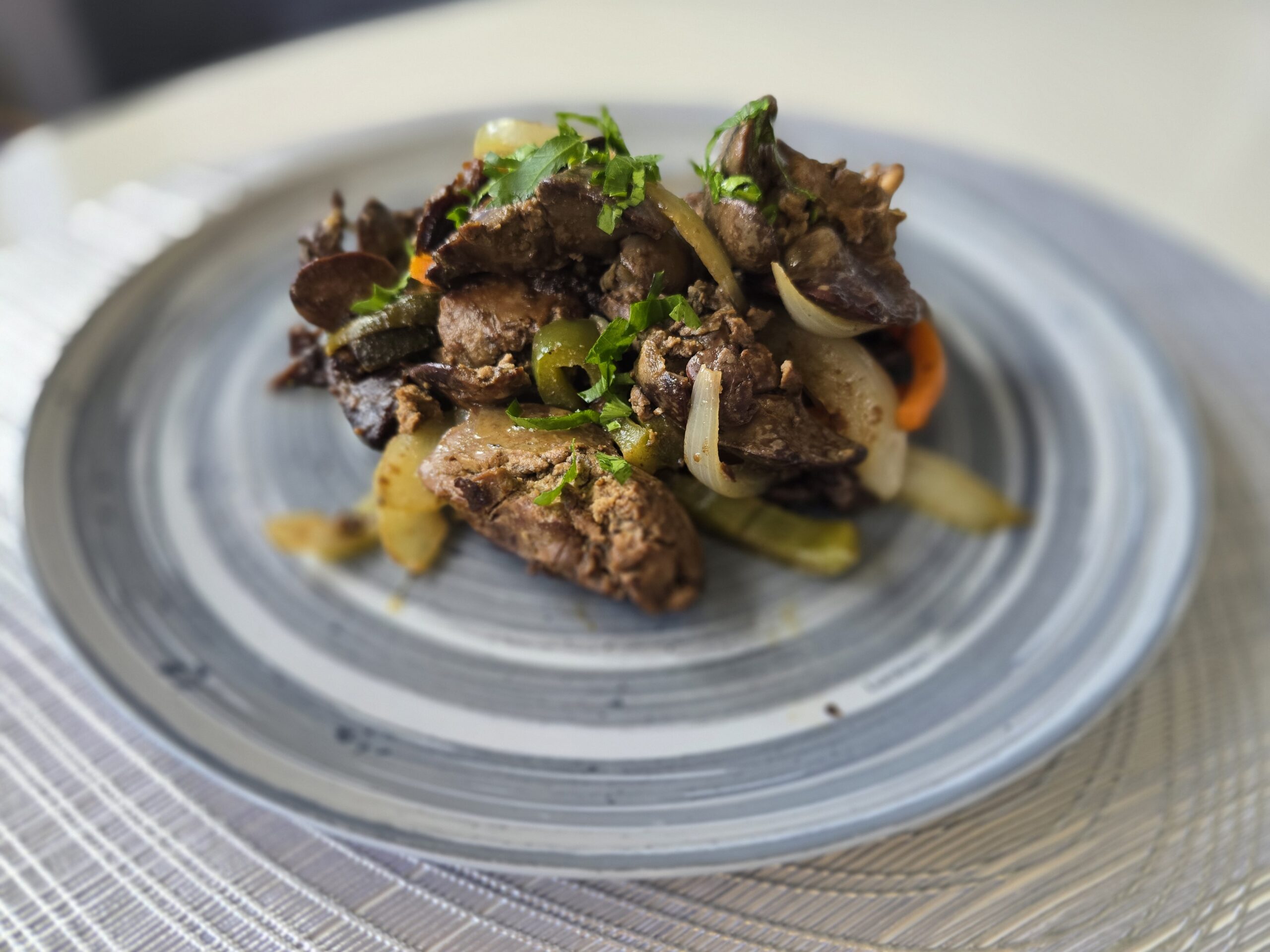 Chicken livers with plums