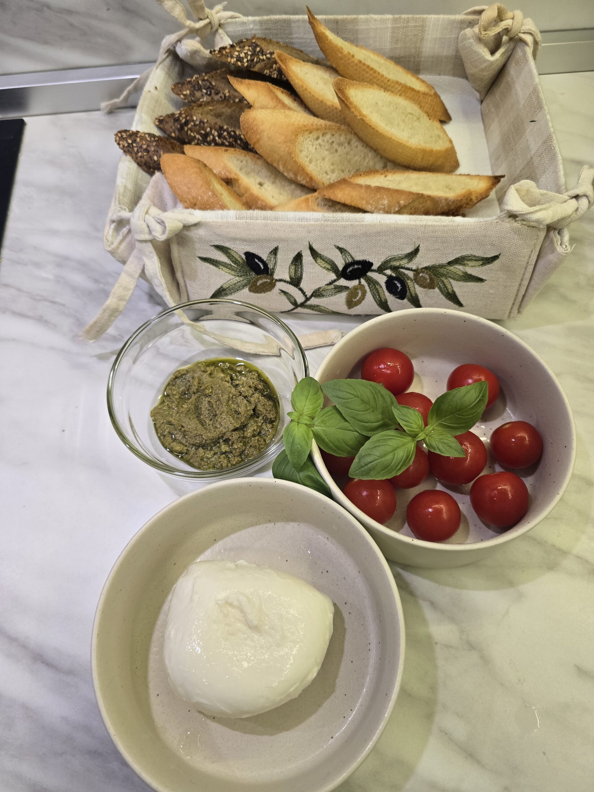 Bruschetta with pesto