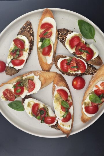 Bruschetta with pesto