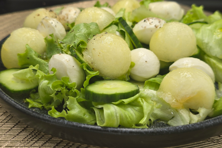 Mozzarella and melon salad