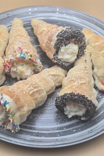 Cannoli with ricotta