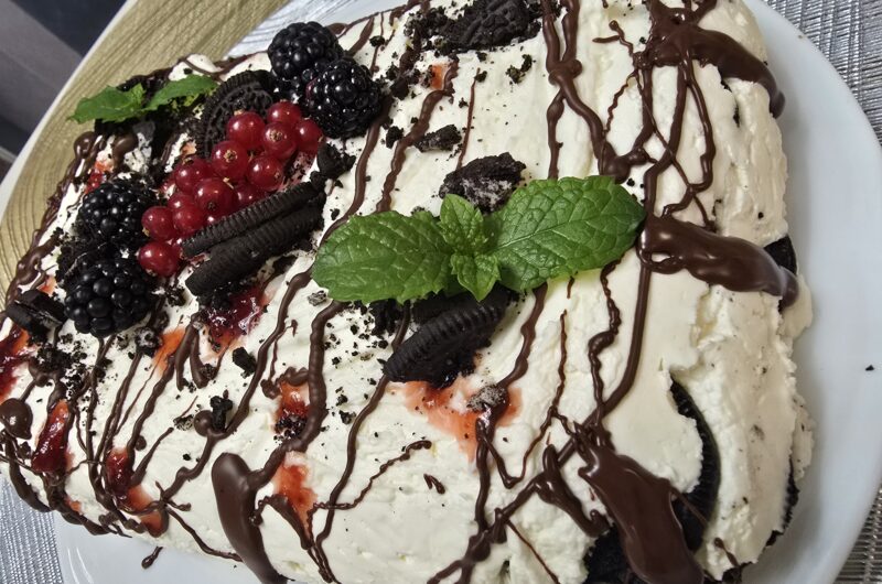 Amazing Oreo Philadelphia Cream Cake (Video)